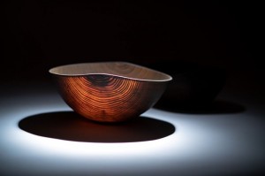 Lichtdurchlässige Eschenschale leicht gebeizt