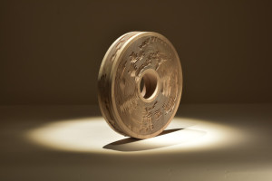 Mühlestein aus Birnenholz mit Bruchtextur
